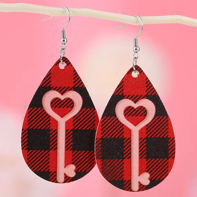 1 Pair French Style Romantic Plaid Water Droplets Heart Shape Pu Leather Drop Earrings display picture 5