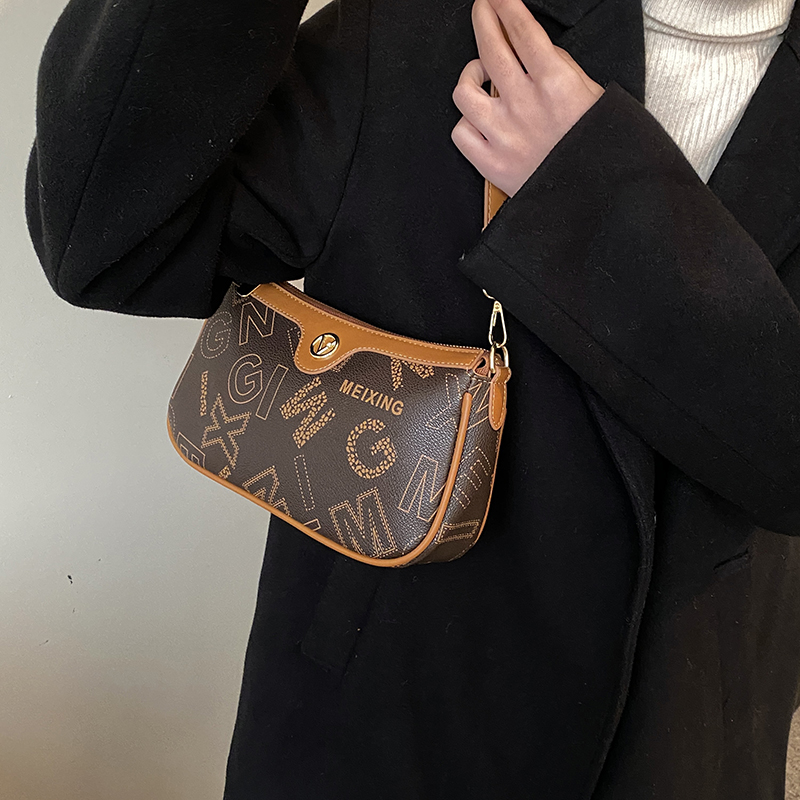 Women's Pu Leather Printing Vintage Style Square Zipper Shoulder Bag Square Bag Underarm Bag display picture 7