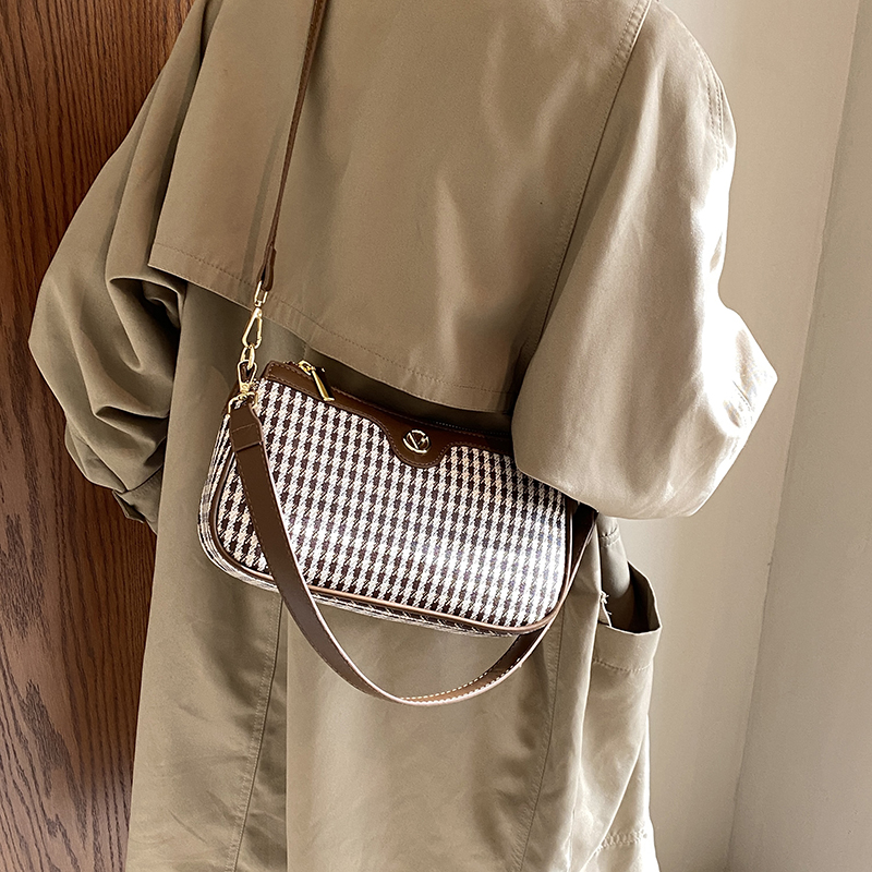 Women's Pu Leather Printing Vintage Style Square Zipper Shoulder Bag Square Bag Underarm Bag display picture 18