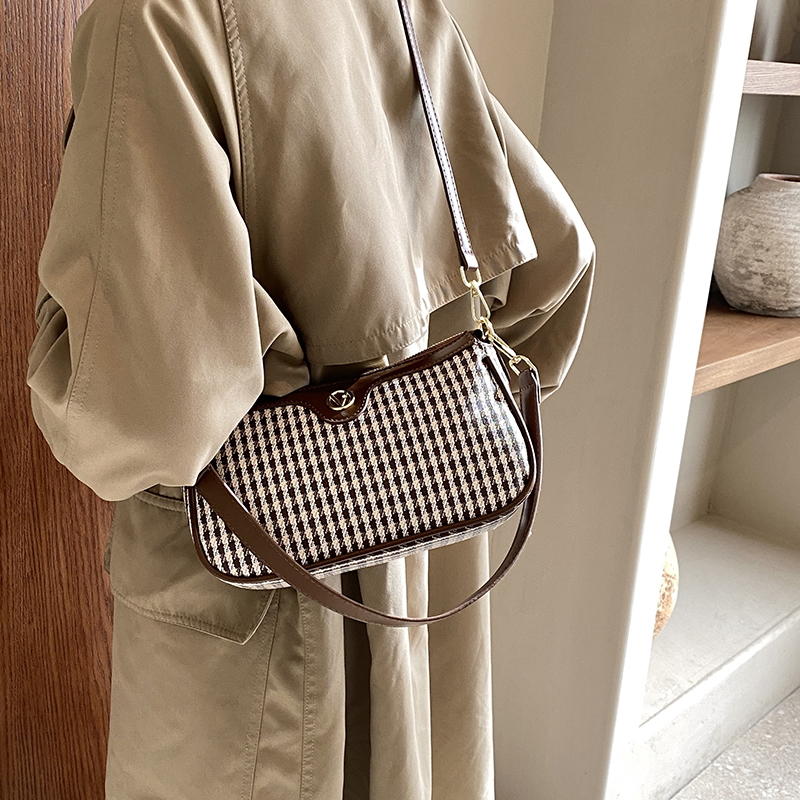 Women's Pu Leather Printing Vintage Style Square Zipper Shoulder Bag Square Bag Underarm Bag display picture 10