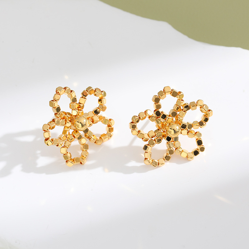 1 Pair Lady Modern Style Flower Plating Copper Ear Studs display picture 4