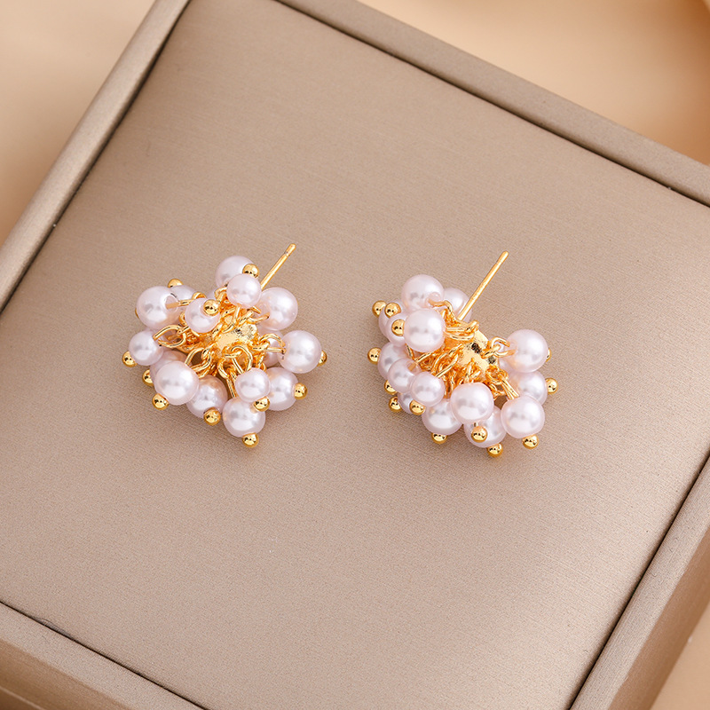 1 Pair Basic Modern Style Flower Imitation Pearl Copper Drop Earrings display picture 3