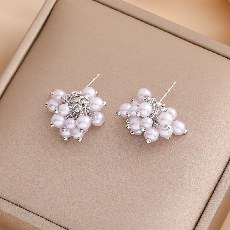 1 Pair Basic Modern Style Flower Imitation Pearl Copper Drop Earrings display picture 4