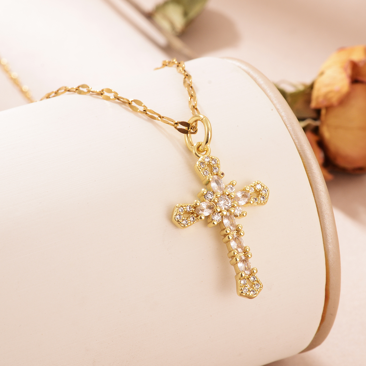 Classical Retro Cross Copper 18k Gold Plated Zircon Pendant Necklace In Bulk display picture 2