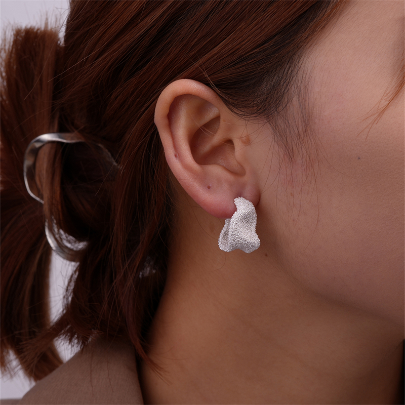1 Pair Simple Style Solid Color Irregular Copper Ear Studs display picture 4