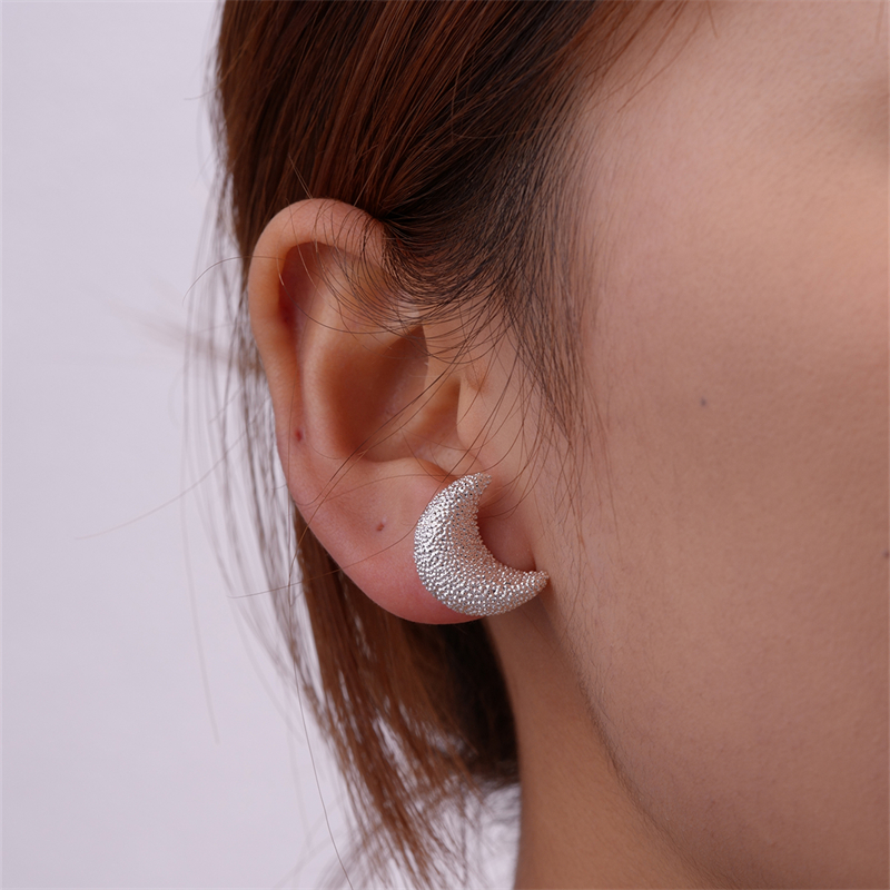 1 Pair Simple Style Moon Oval Plating Three-dimensional Copper Gold Plated Ear Studs display picture 3