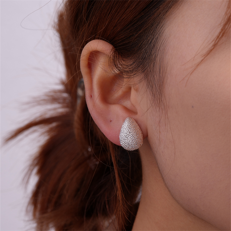 1 Pair Simple Style Moon Oval Plating Three-dimensional Copper Gold Plated Ear Studs display picture 5