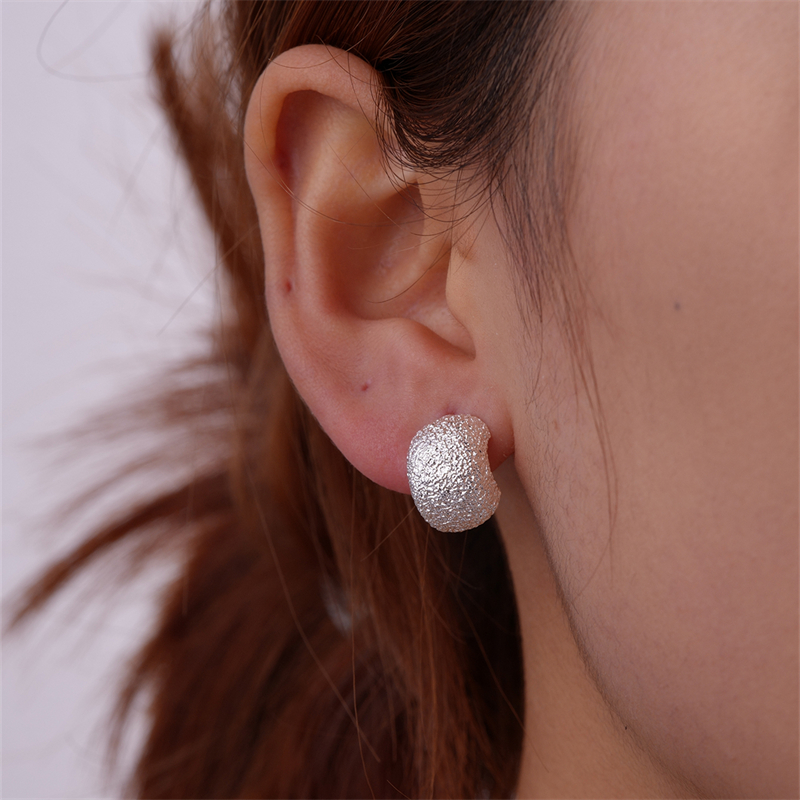 1 Pair Simple Style Moon Oval Plating Three-dimensional Copper Gold Plated Ear Studs display picture 7