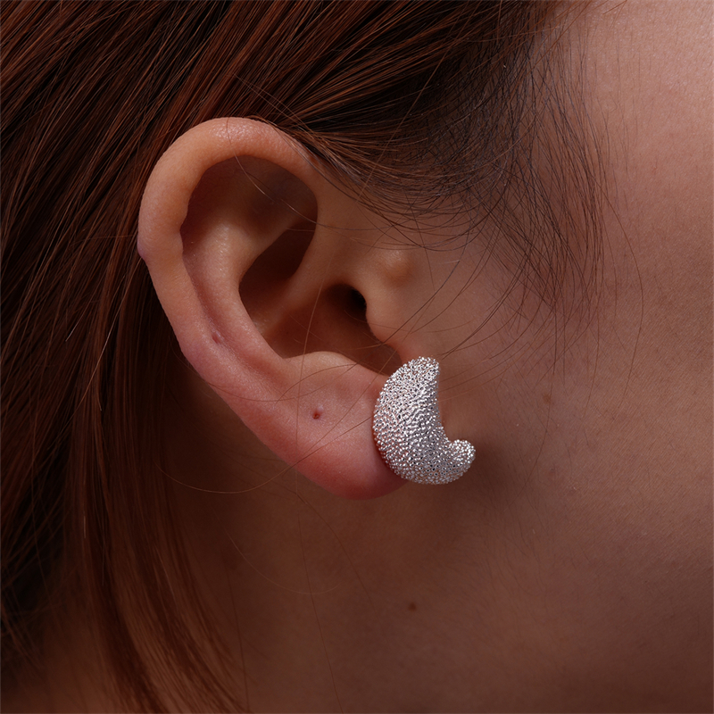 1 Pair Simple Style Moon Oval Plating Three-dimensional Copper Gold Plated Ear Studs display picture 9