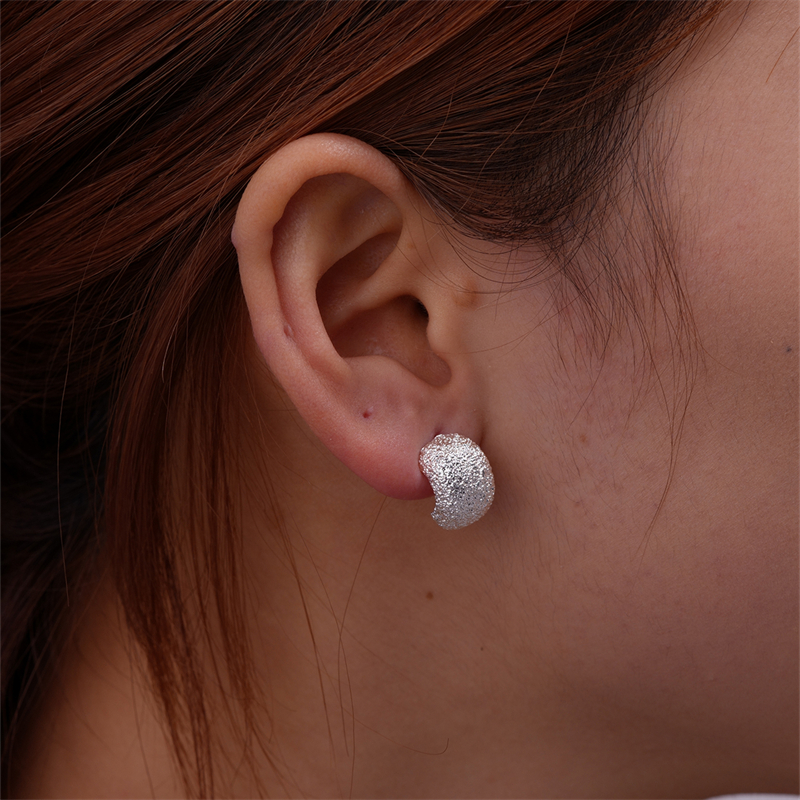 1 Pair Simple Style Moon Oval Plating Three-dimensional Copper Gold Plated Ear Studs display picture 12