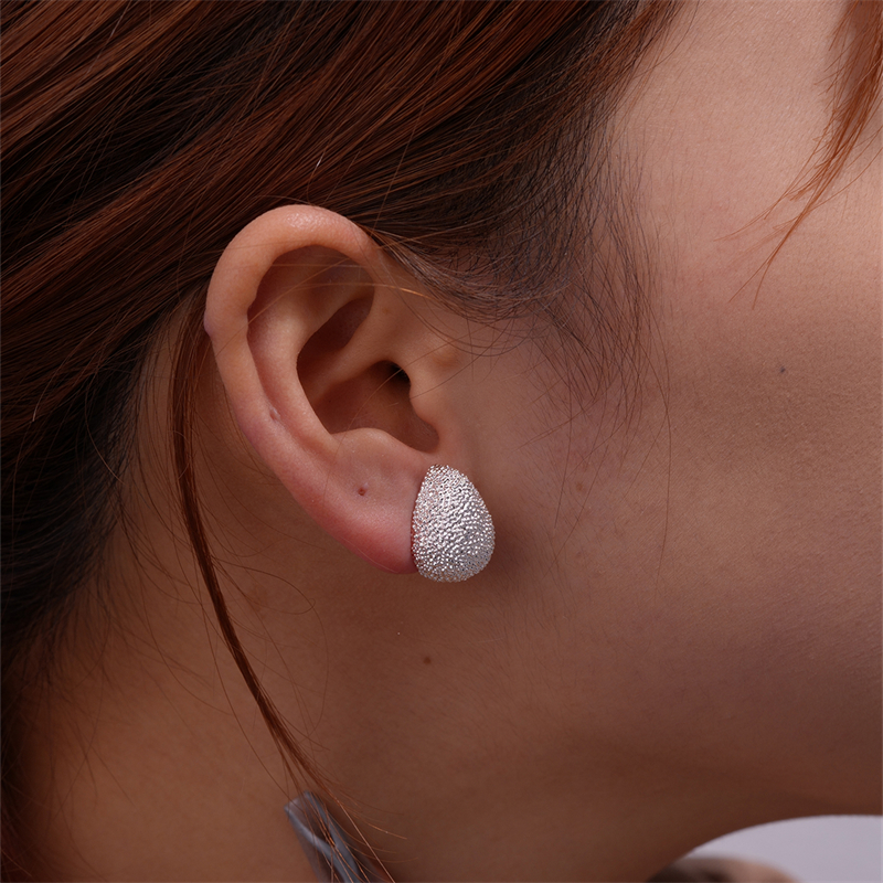 1 Pair Simple Style Moon Oval Plating Three-dimensional Copper Gold Plated Ear Studs display picture 8