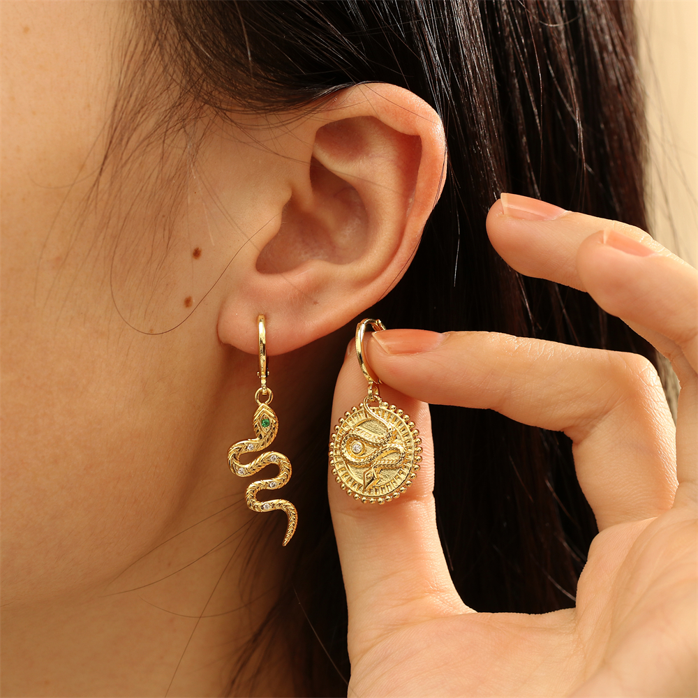 1 Pair Elegant Simple Style Snake Plating Inlay Copper Zircon 18k Gold Plated Drop Earrings display picture 8