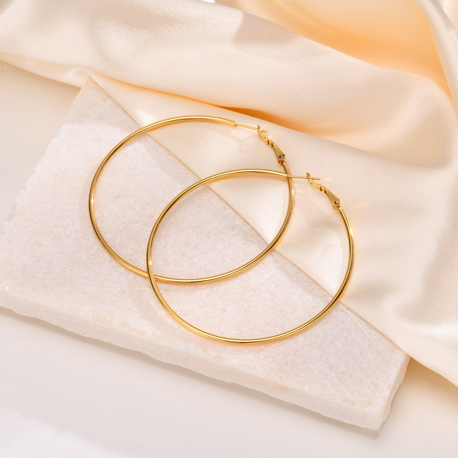 1 Pair Simple Style Geometric 304 Stainless Steel Gold Plated Hoop Earrings display picture 1