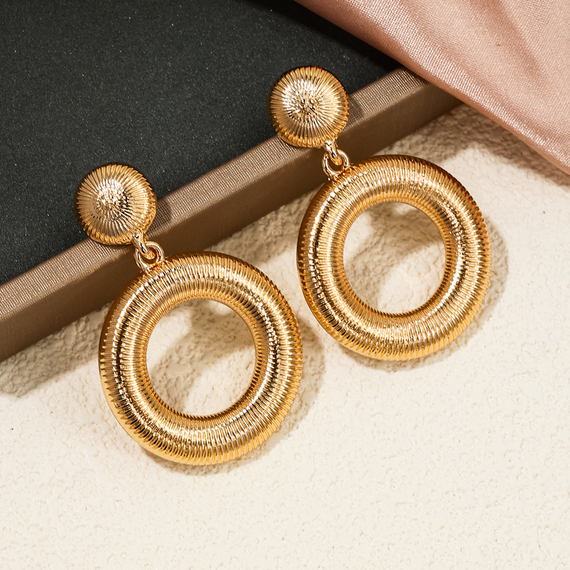 1 Pair Vintage Style Round Alloy Drop Earrings display picture 4