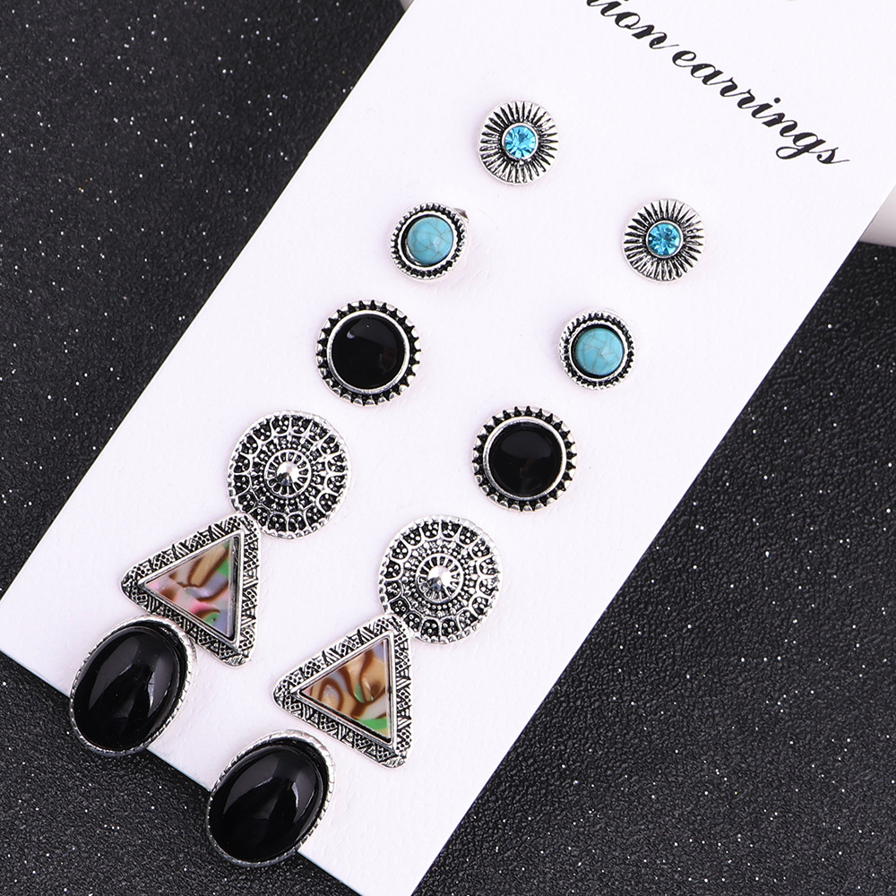 1 Set Vintage Style Triangle Geometric Round Plating Alloy Ear Studs display picture 5