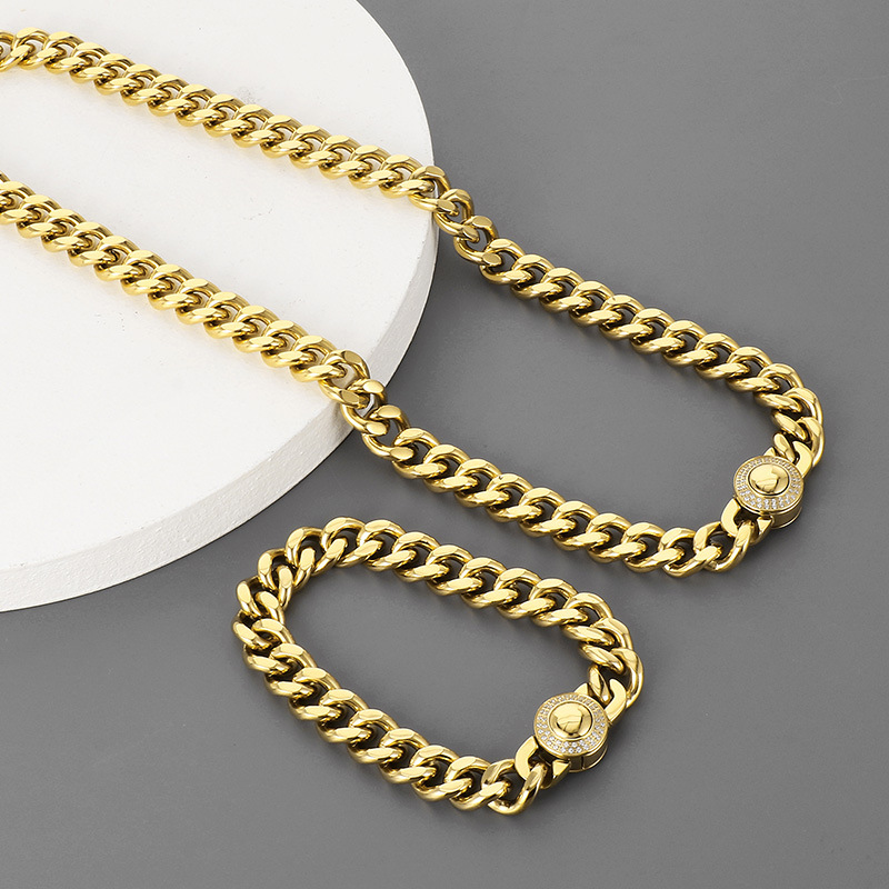 Vintage Style Lady Geometric Solid Color Titanium Steel Plating Chain 18K Gold Plated Unisex Necklace display picture 8
