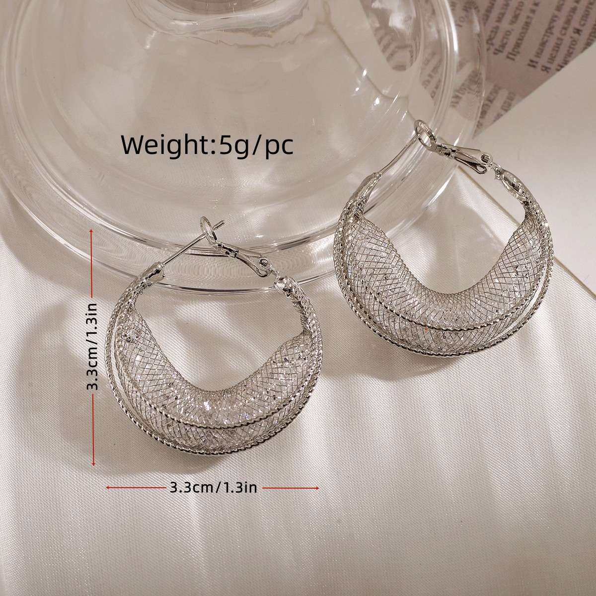 1 Pair Elegant Geometric Solid Color Plating Mesh Hollow Out Copper Hoop Earrings display picture 3