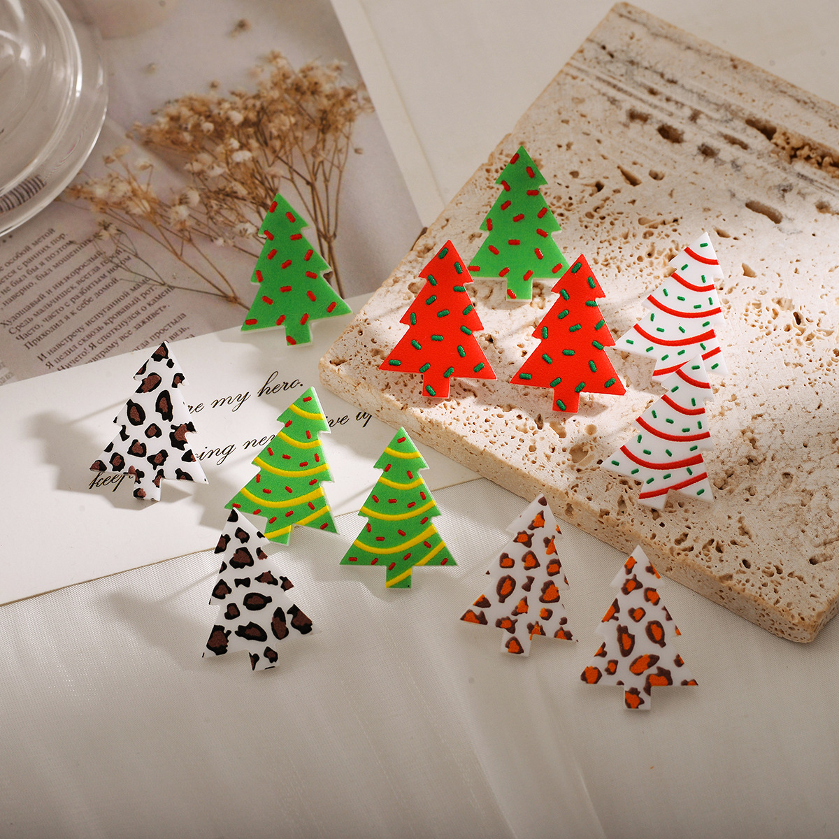 1 Pair Simple Style Geometric Christmas Tree Plating Arylic Drop Earrings display picture 1