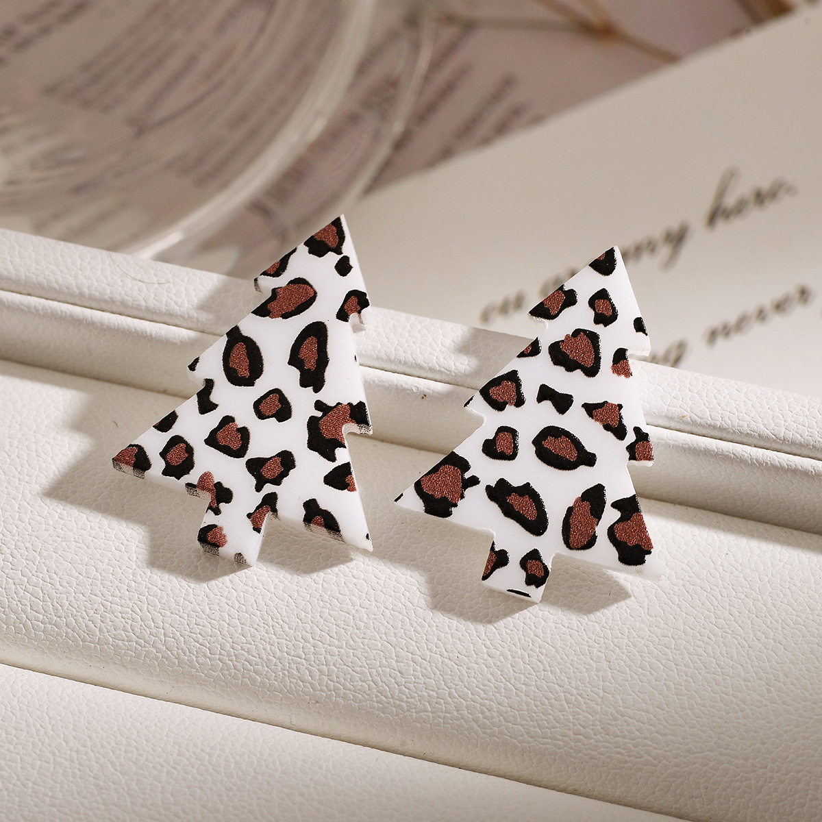 1 Pair Simple Style Geometric Christmas Tree Plating Arylic Drop Earrings display picture 2
