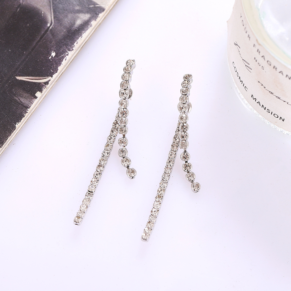 1 Pair Simple Style Geometric Plating Inlay Alloy Rhinestones Drop Earrings display picture 3