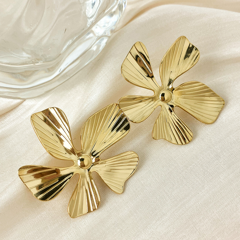 1 Pair Elegant Romantic Sweet Flower Plating 304 Stainless Steel 14K Gold Plated Ear Studs display picture 4