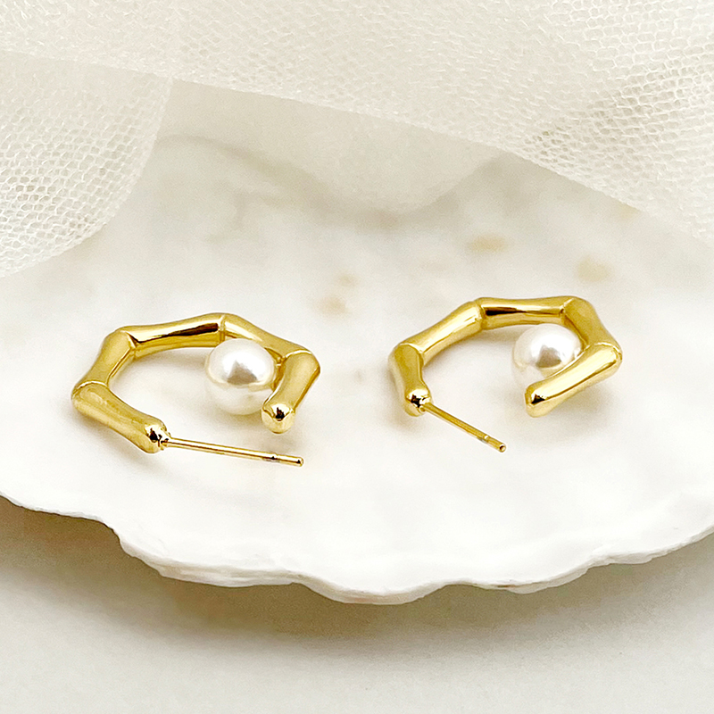 1 Pair Casual Elegant Classical Geometric Plating 304 Stainless Steel Pearl 14K Gold Plated Ear Studs display picture 2