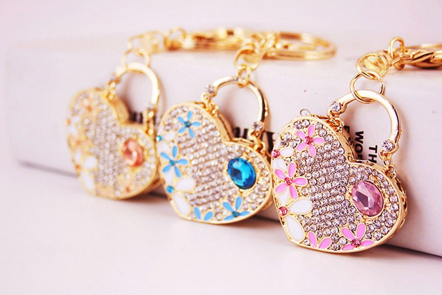Simple Style Heart Shape Alloy Inlay Rhinestones Women's Keychain display picture 1
