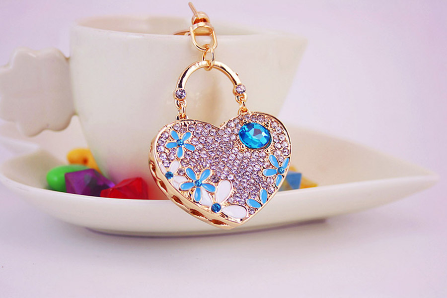 Simple Style Heart Shape Alloy Inlay Rhinestones Women's Keychain display picture 3