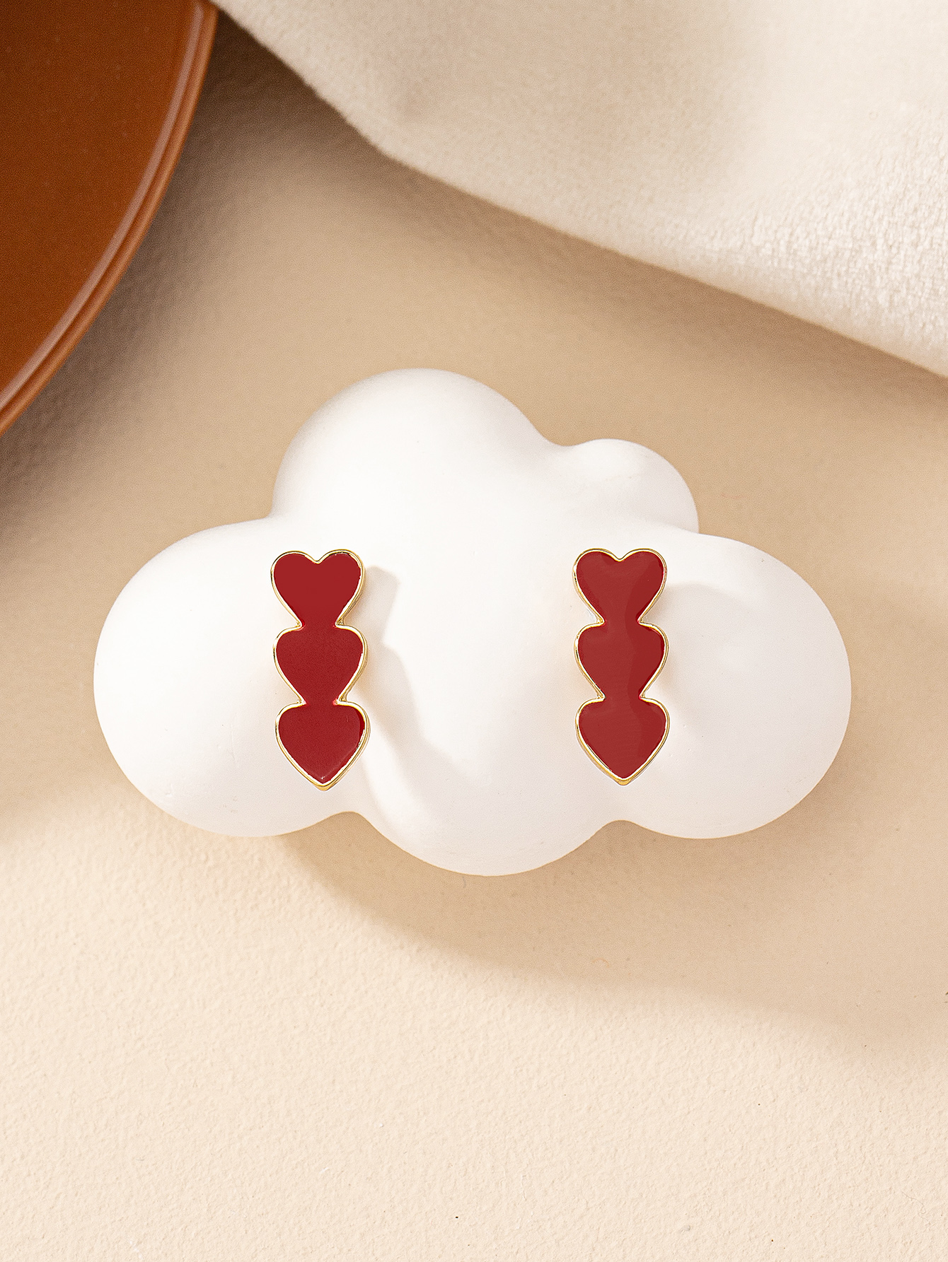 1 Pair Retro Heart Shape Enamel Plating Alloy Ear Studs display picture 2
