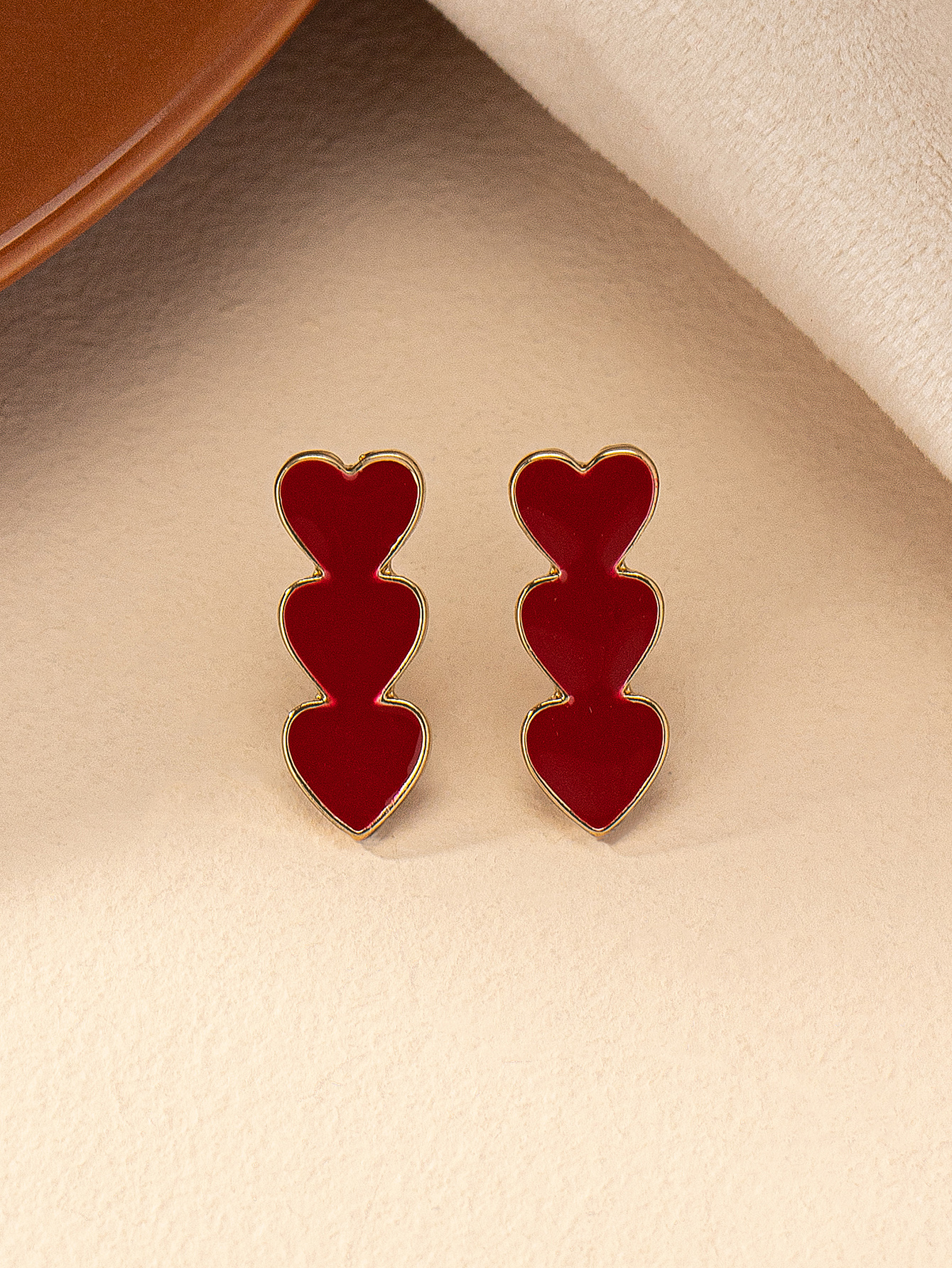1 Pair Retro Heart Shape Enamel Plating Alloy Ear Studs display picture 4