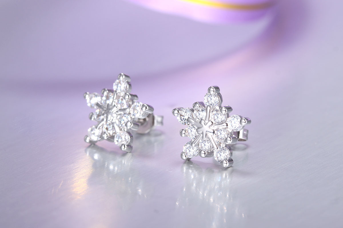 1 Pair Basic Modern Style Classic Style Snowflake Inlay Copper Zircon Ear Studs display picture 7