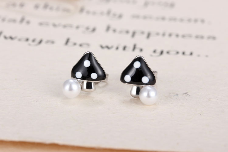 1 Pair Simple Style Commute Mushroom Inlay Copper Pearl Ear Studs display picture 3