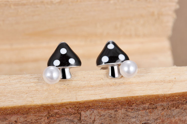 1 Pair Simple Style Commute Mushroom Inlay Copper Pearl Ear Studs display picture 4