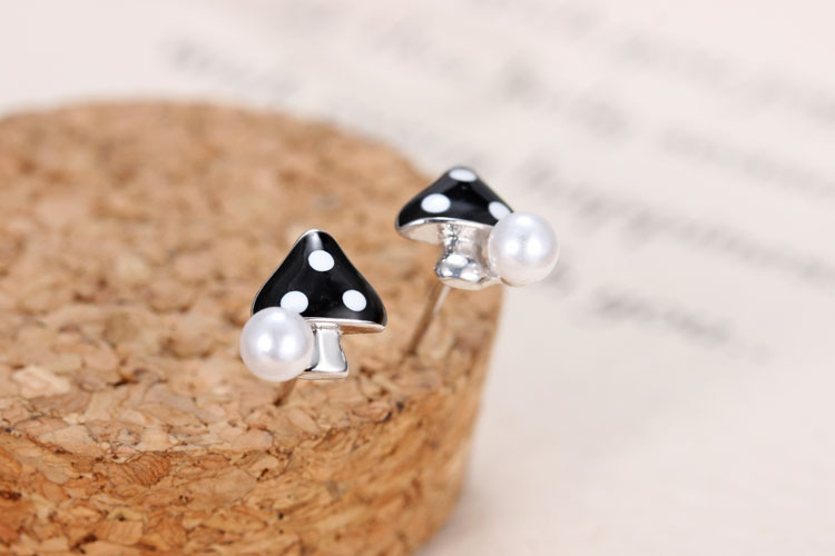 1 Pair Simple Style Commute Mushroom Inlay Copper Pearl Ear Studs display picture 6