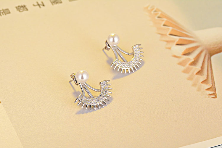 1 Pair Lady Geometric Plating Inlay Copper Pearl Zircon White Gold Plated Drop Earrings display picture 4