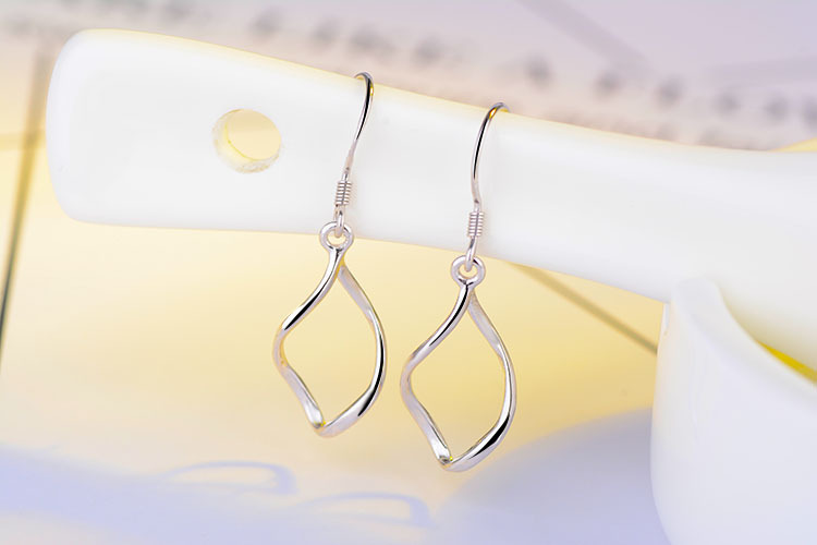 1 Pair Simple Style Geometric Plating Copper White Gold Plated Drop Earrings display picture 4