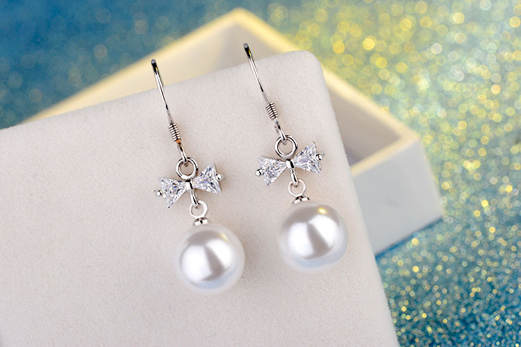 1 Pair Elegant Bow Knot Plating Inlay Copper Artificial Pearls Zircon White Gold Plated Drop Earrings display picture 3