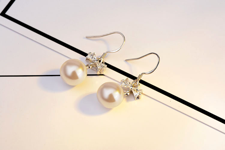 1 Pair Elegant Bow Knot Plating Inlay Copper Artificial Pearls Zircon White Gold Plated Drop Earrings display picture 5