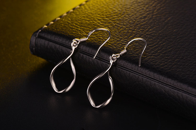 1 Pair Simple Style Geometric Plating Copper White Gold Plated Drop Earrings display picture 9