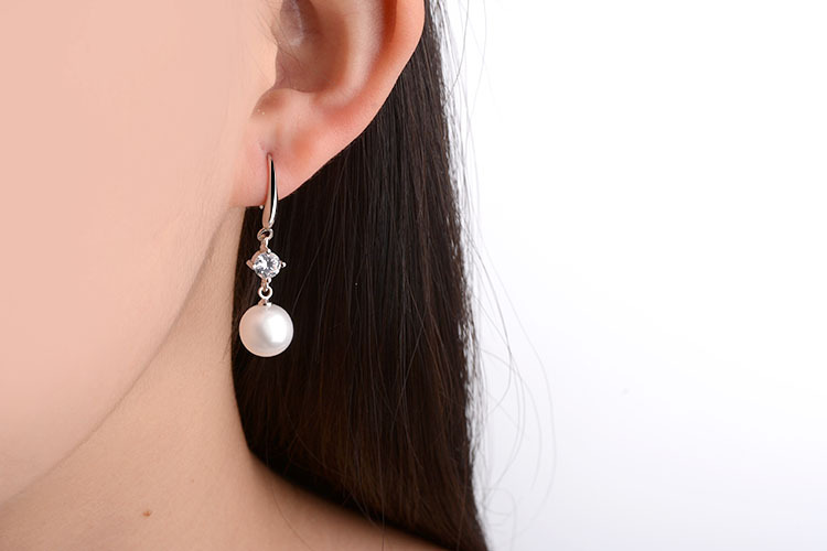 1 Paire Élégant Géométrique Placage Incruster Le Cuivre Perles Artificielles Zircon Or Blanc Plaqué Boucles D'oreilles display picture 1