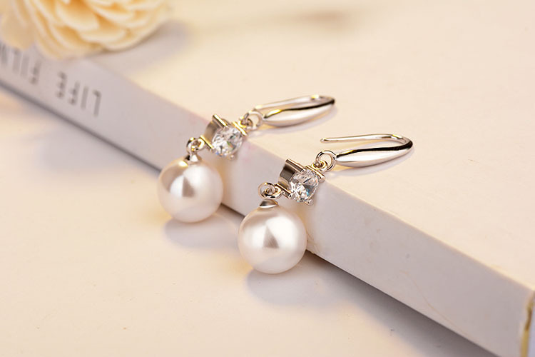 1 Pair Elegant Geometric Plating Inlay Copper Artificial Pearls Zircon White Gold Plated Drop Earrings display picture 4