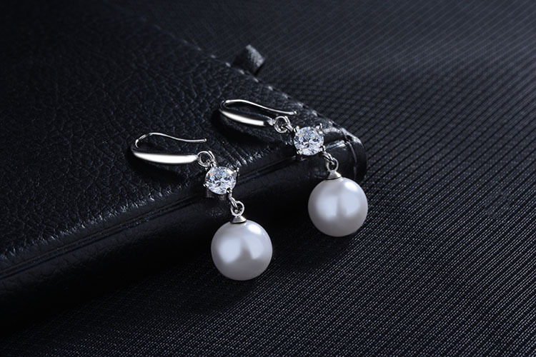 1 Pair Elegant Geometric Plating Inlay Copper Artificial Pearls Zircon White Gold Plated Drop Earrings display picture 5