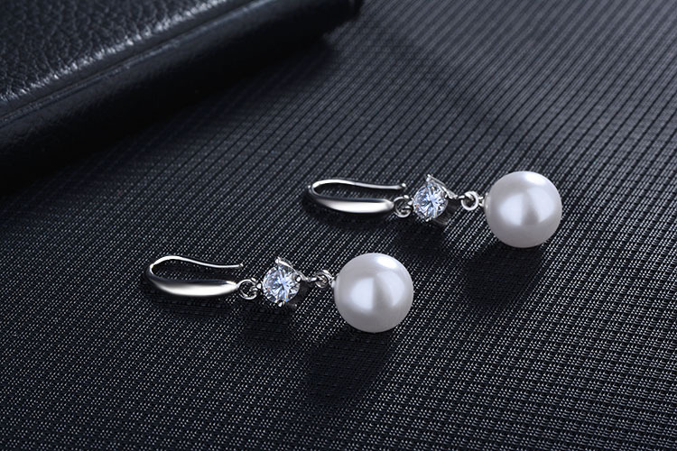 1 Pair Elegant Geometric Plating Inlay Copper Artificial Pearls Zircon White Gold Plated Drop Earrings display picture 6