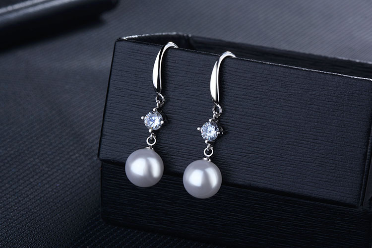 1 Pair Elegant Geometric Plating Inlay Copper Artificial Pearls Zircon White Gold Plated Drop Earrings display picture 7