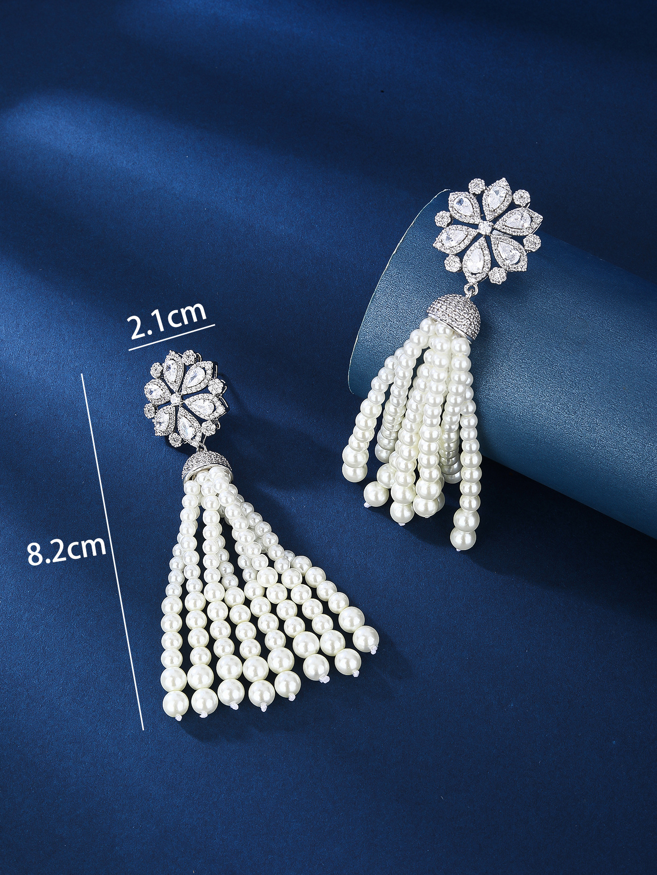 1 Paire Glamour Luxueux Gland Fleur Perlé Incruster Le Cuivre Zircon Or Blanc Plaqué Boucles D'oreilles display picture 4