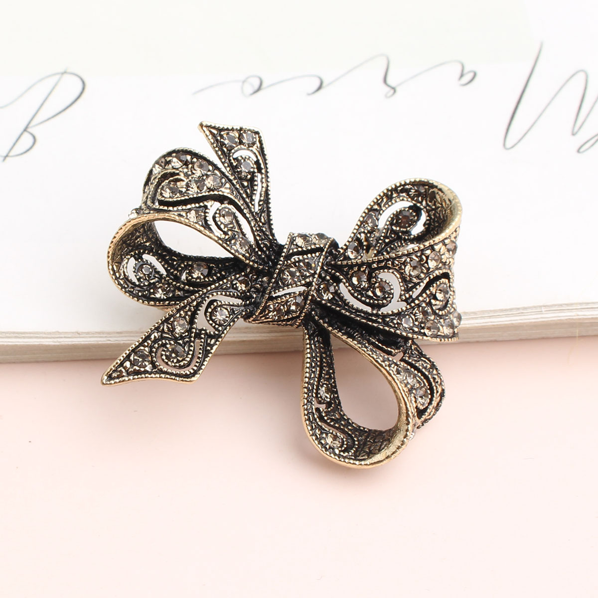 Elegant Bow Knot Alloy Inlay Crystal Rhinestones Women's Brooches display picture 1