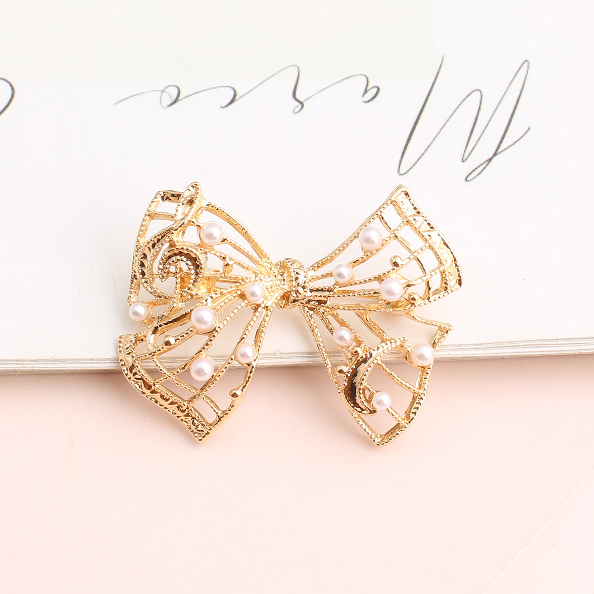 Elegant Bow Knot Alloy Inlay Crystal Rhinestones Women's Brooches display picture 3