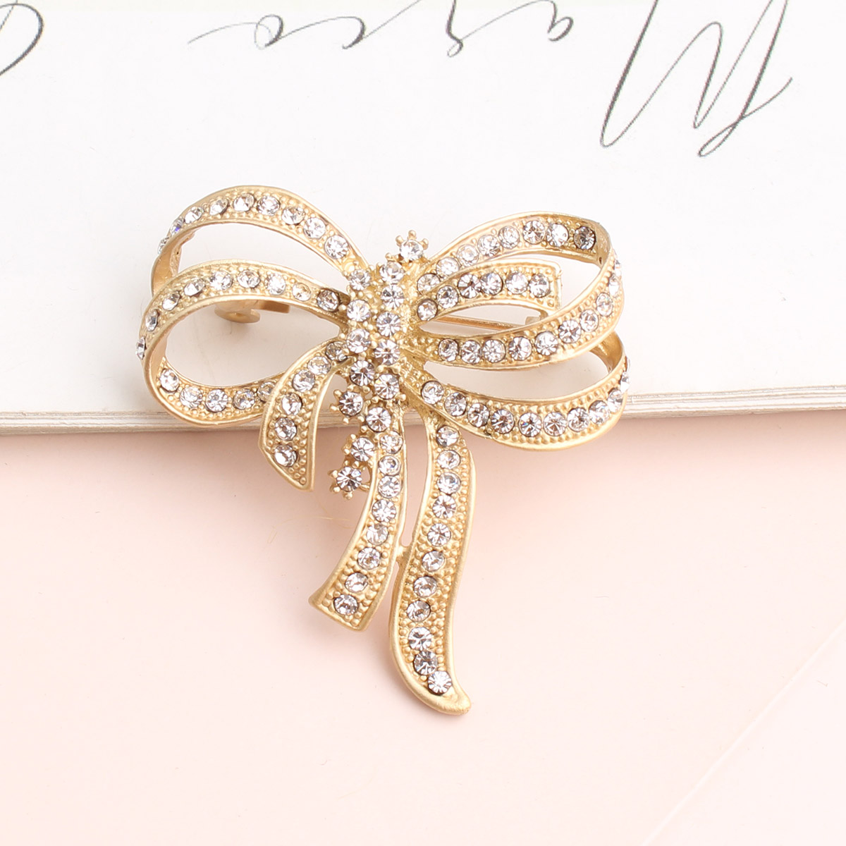 Elegant Bow Knot Alloy Inlay Crystal Rhinestones Women's Brooches display picture 5