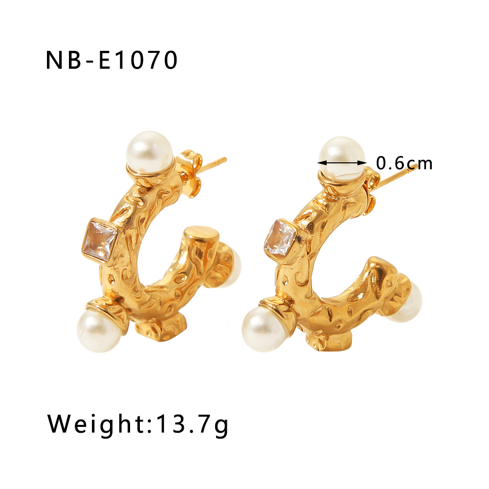 1 Pair Vacation Modern Style Simple Style C Shape Beaded Plating Inlay 304 Stainless Steel Artificial Pearls Rhinestones 18K Gold Plated Ear Studs display picture 9