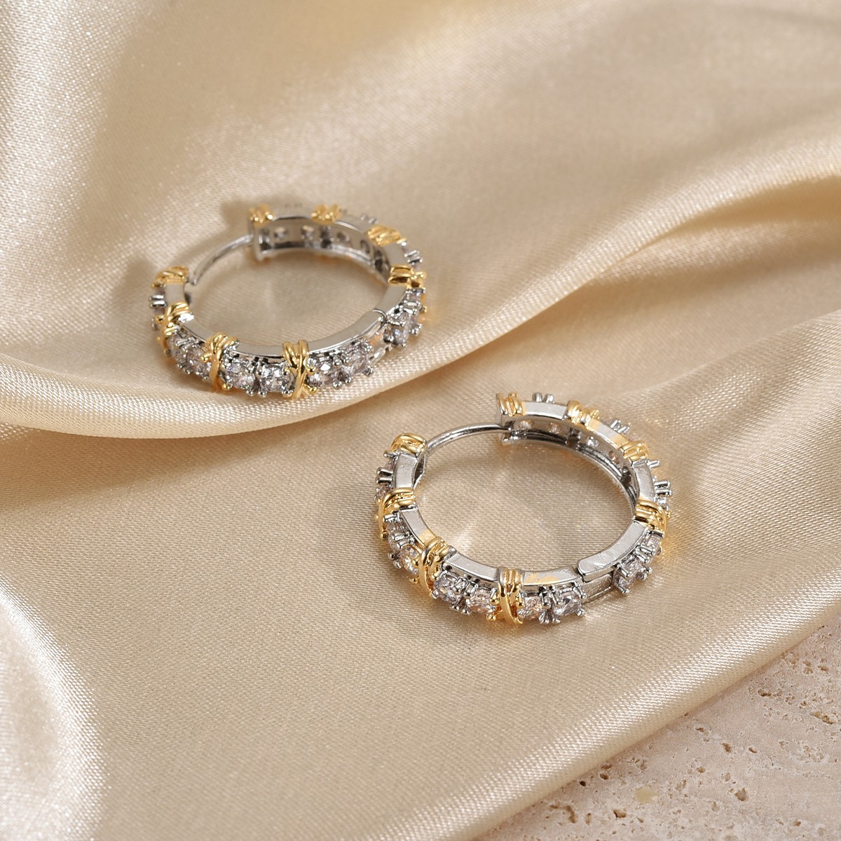 1 Pair Classic Style Circle Plating Inlay Copper Zircon 18k Gold Plated Earrings display picture 1